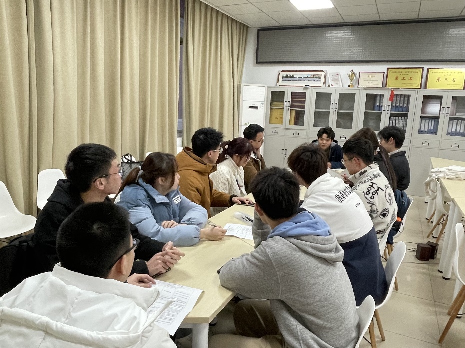 电气学院召开座谈会.jpg