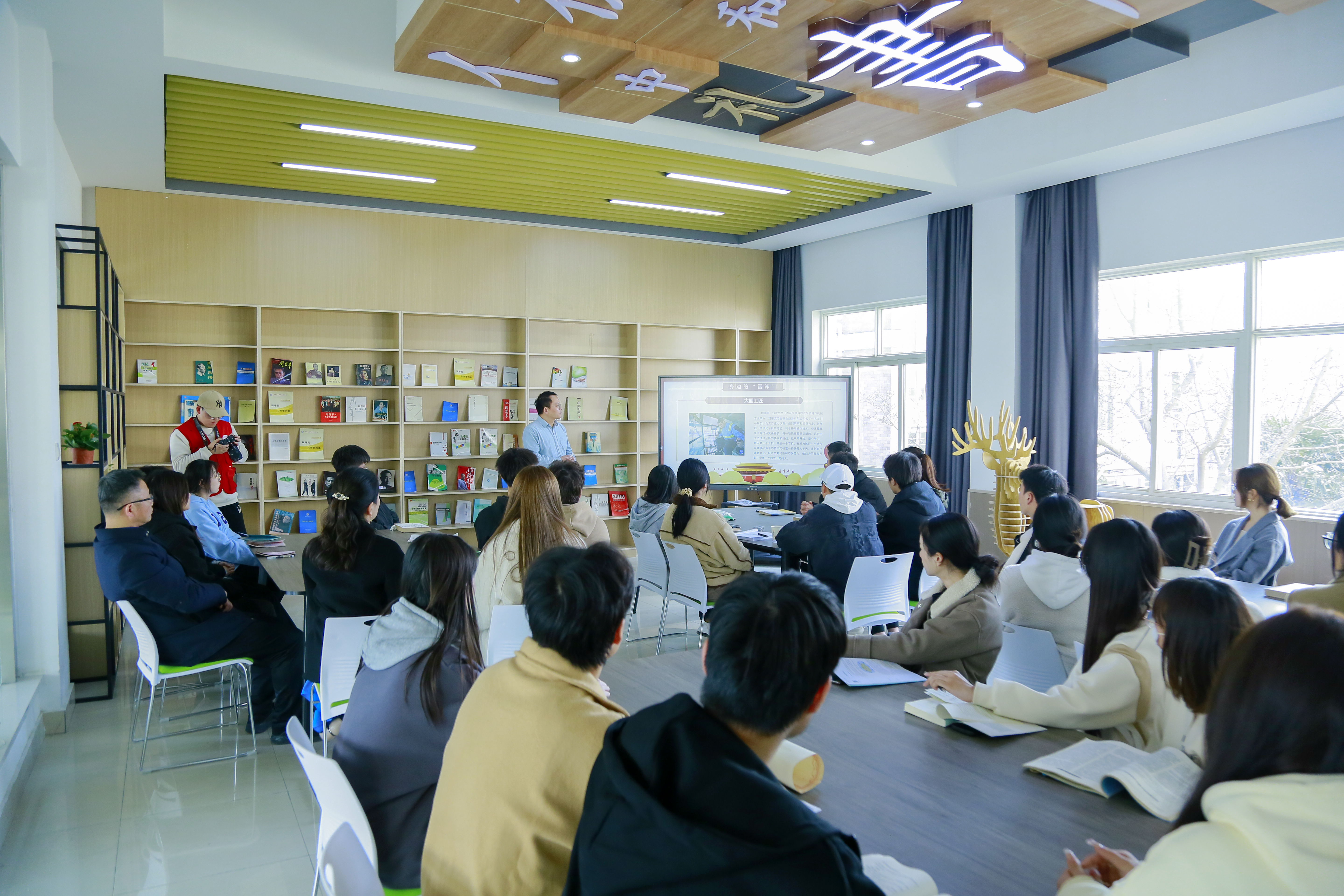 海棠书院“开学第一次主题班会课”现场.JPG