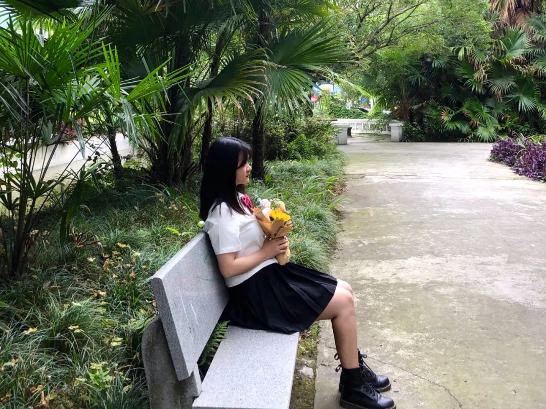 钟芳倩1.jpg 图片