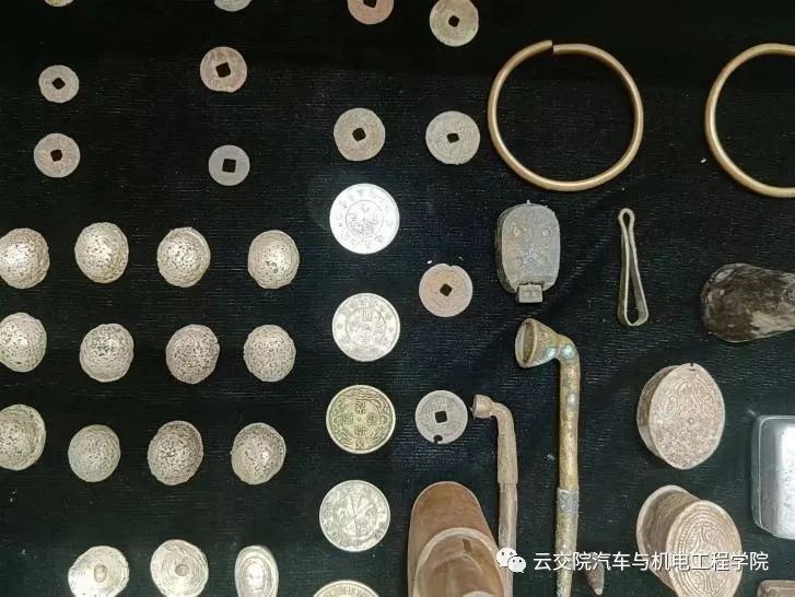 丛岗村民族文化饰物及历史遗存.jpg 丛岗村民族文化饰物及历史遗存.jpg