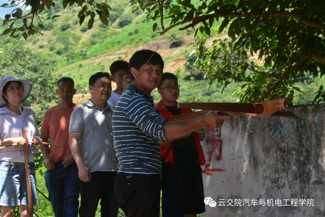 傈僳族弓弩、射箭(传承者:余有林42岁).png 傈僳族弓弩、射箭(传承者:余有林42岁).png