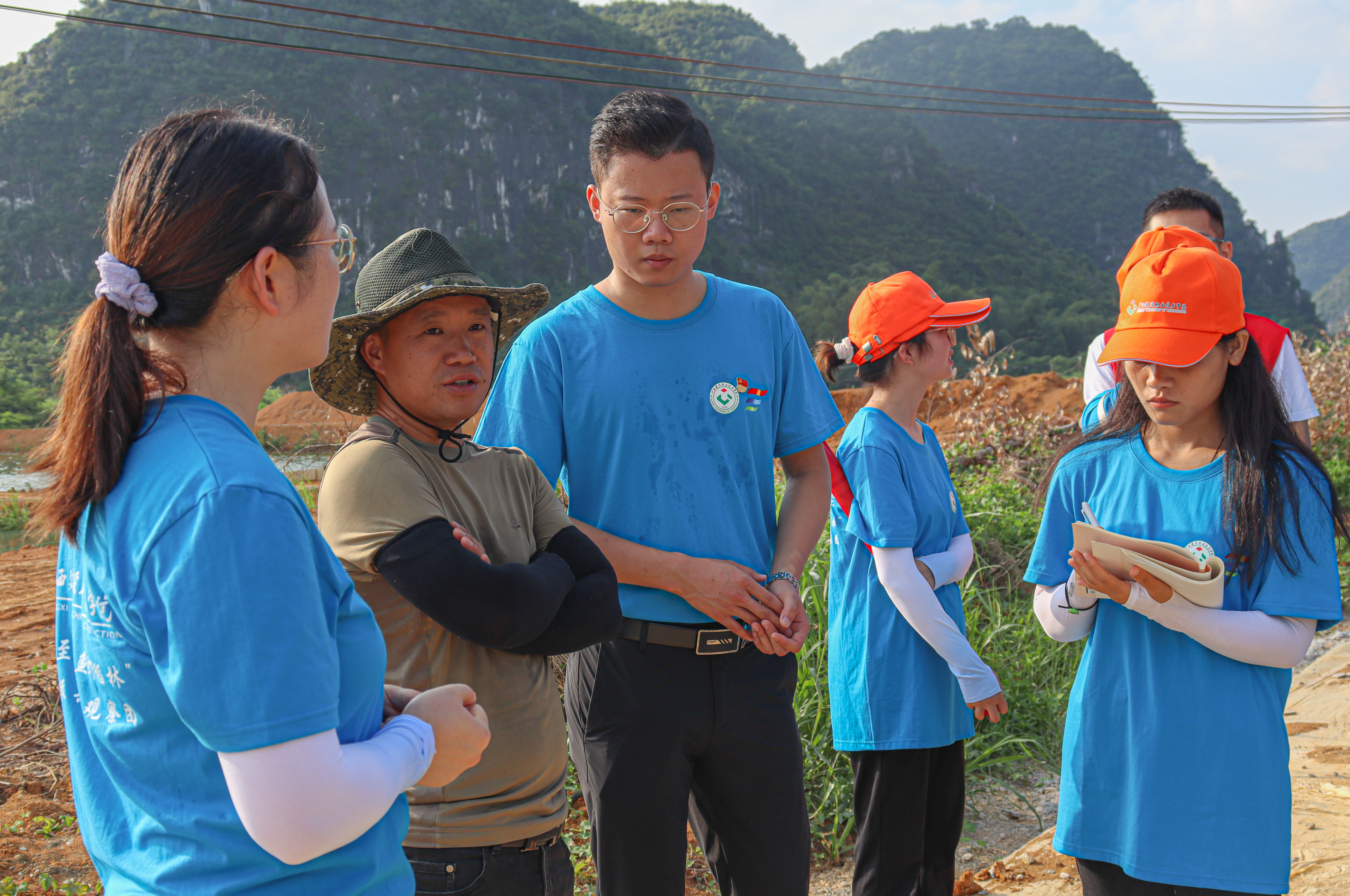 2.观察团成员专访“桂之渔”水产养殖负责人罗继.jpg