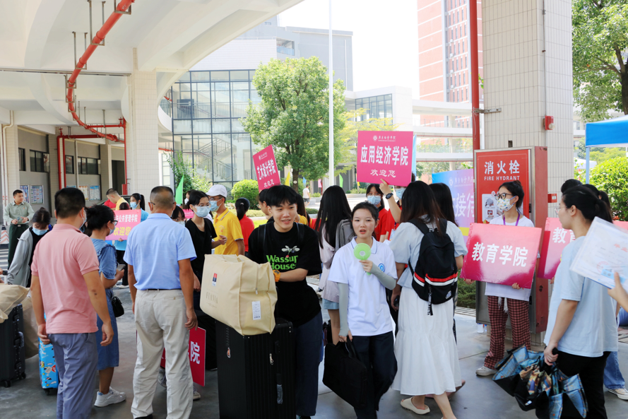 北校区迎新现场2.png 北校区迎新现场2.png