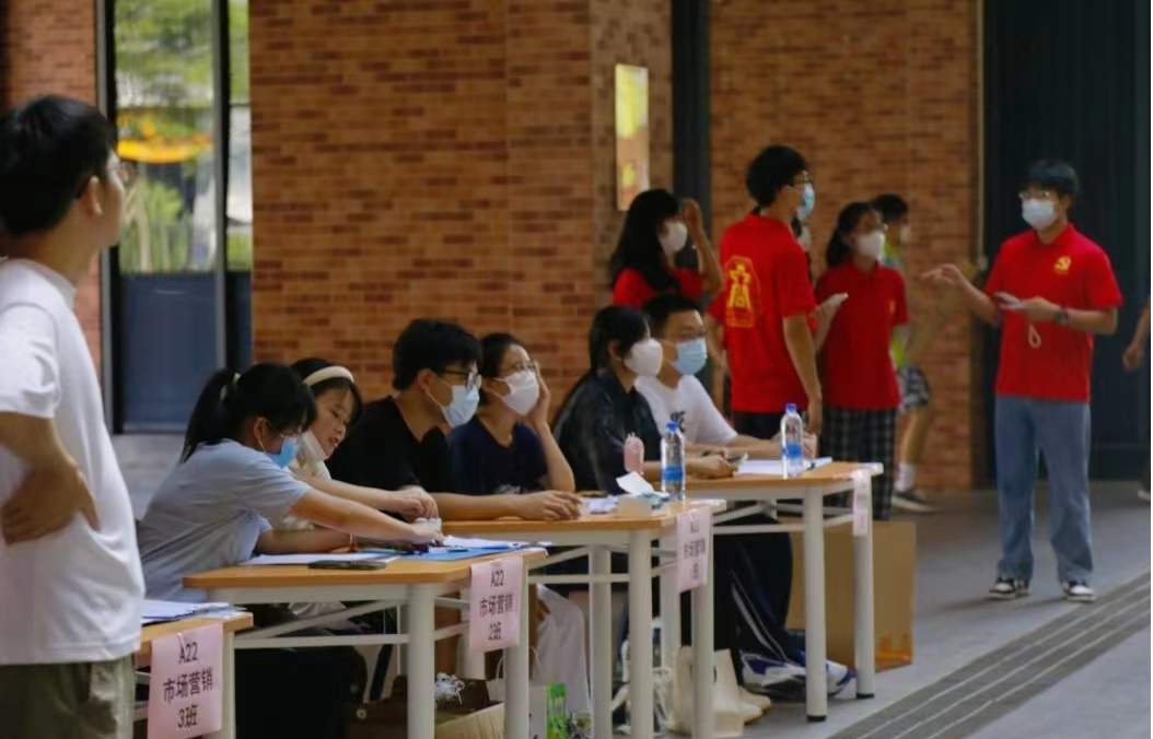 北校区报到现场.png 北校区报到现场.png