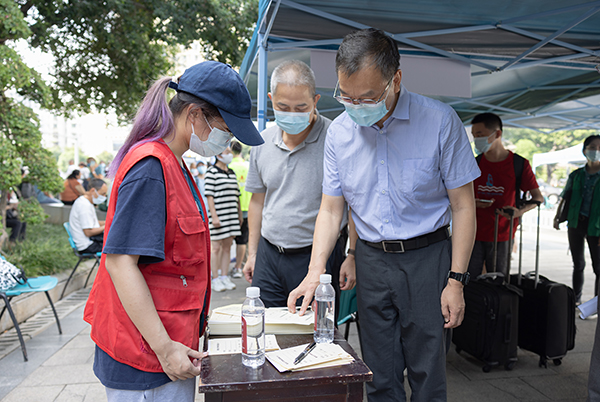 2022年9月8日校长韩林海开学迎新-4（陈贵东 摄）.jpg