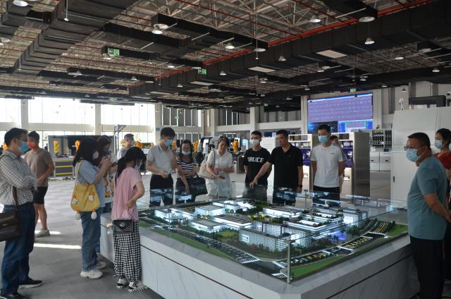 教育学院师生参观国家职教虚拟仿真示范实训基地 - 江西科技师范大学 - 一站式云平台