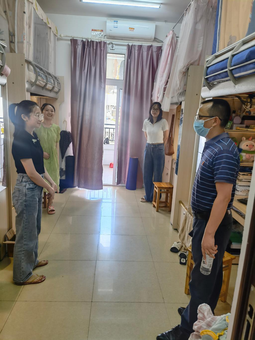 重庆三峡学院郭作飞副校长走访研究生新生宿舍 - 重庆三峡学院 - 一站