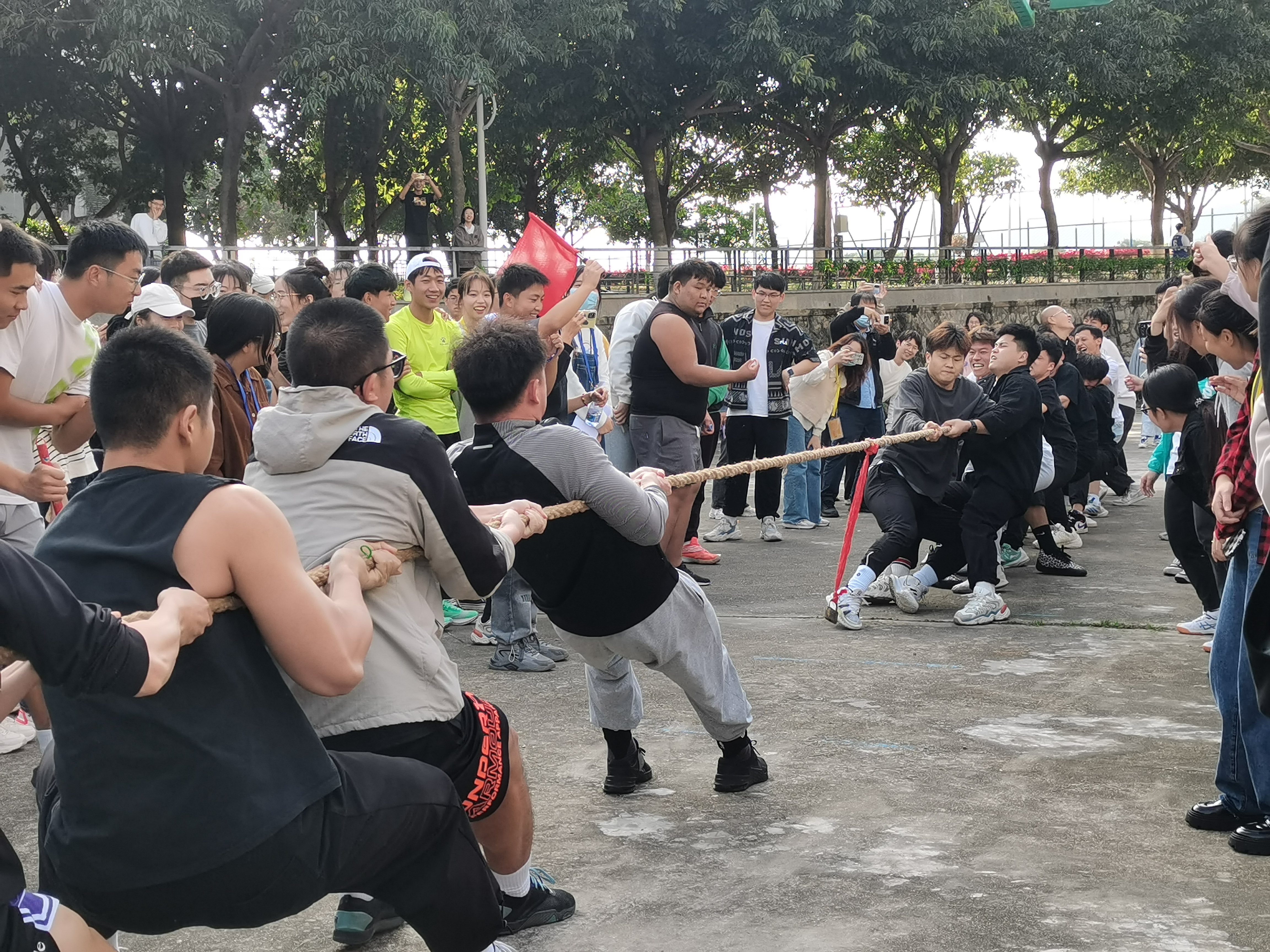 学生社区友谊拔河比赛.jpg