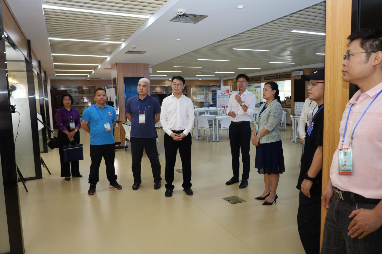 党建引领|西乡塘区政协主席李东红带队到我校开展专题调研 - 广西国际商务职业技术学院 - 一站式云平台