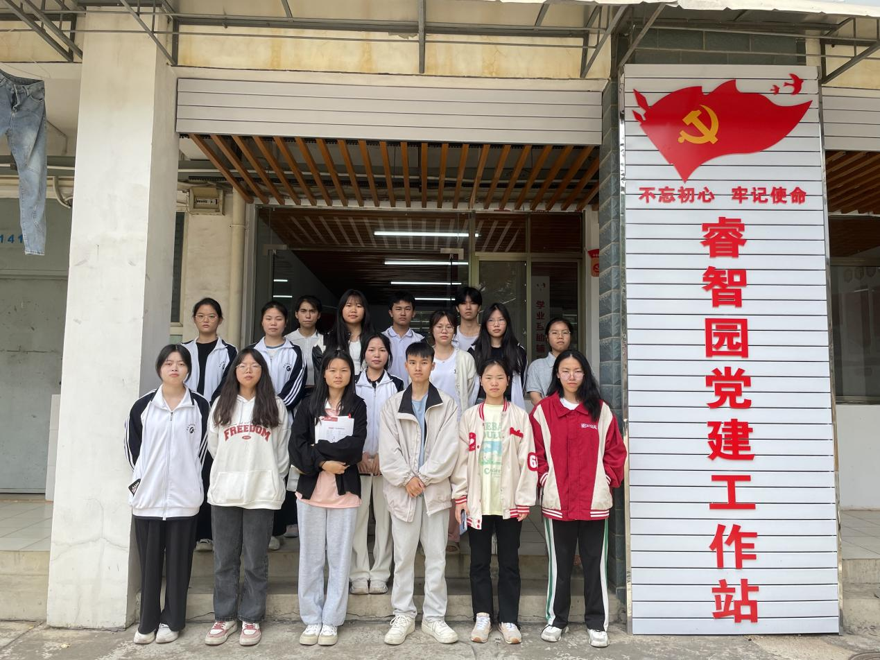 贸易与旅游管理学院2.png