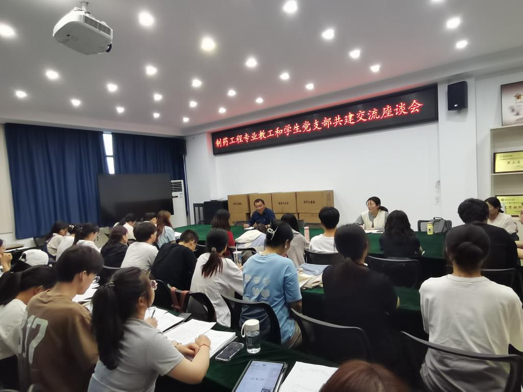 交流座谈会现场.jpg