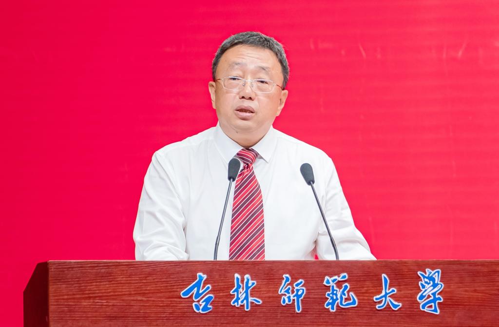 校长杨小天讲话.jpg