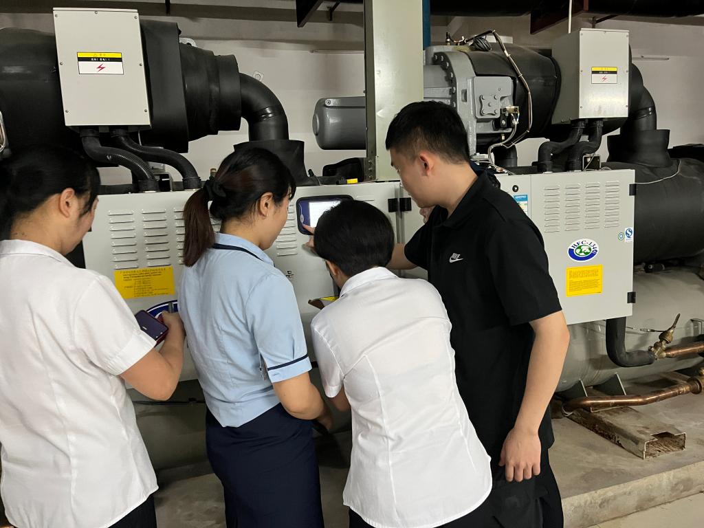 开展设施设备检测保养.jpg 开展设施设备检测保养.jpg