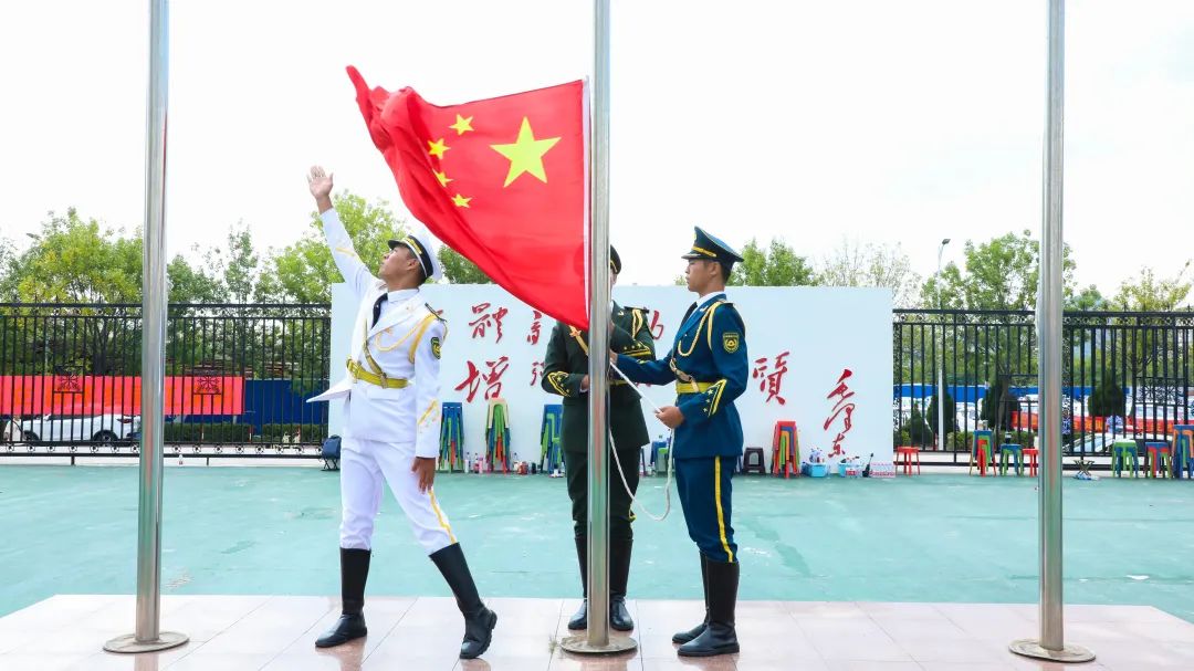 升国旗,奏国歌.jpg