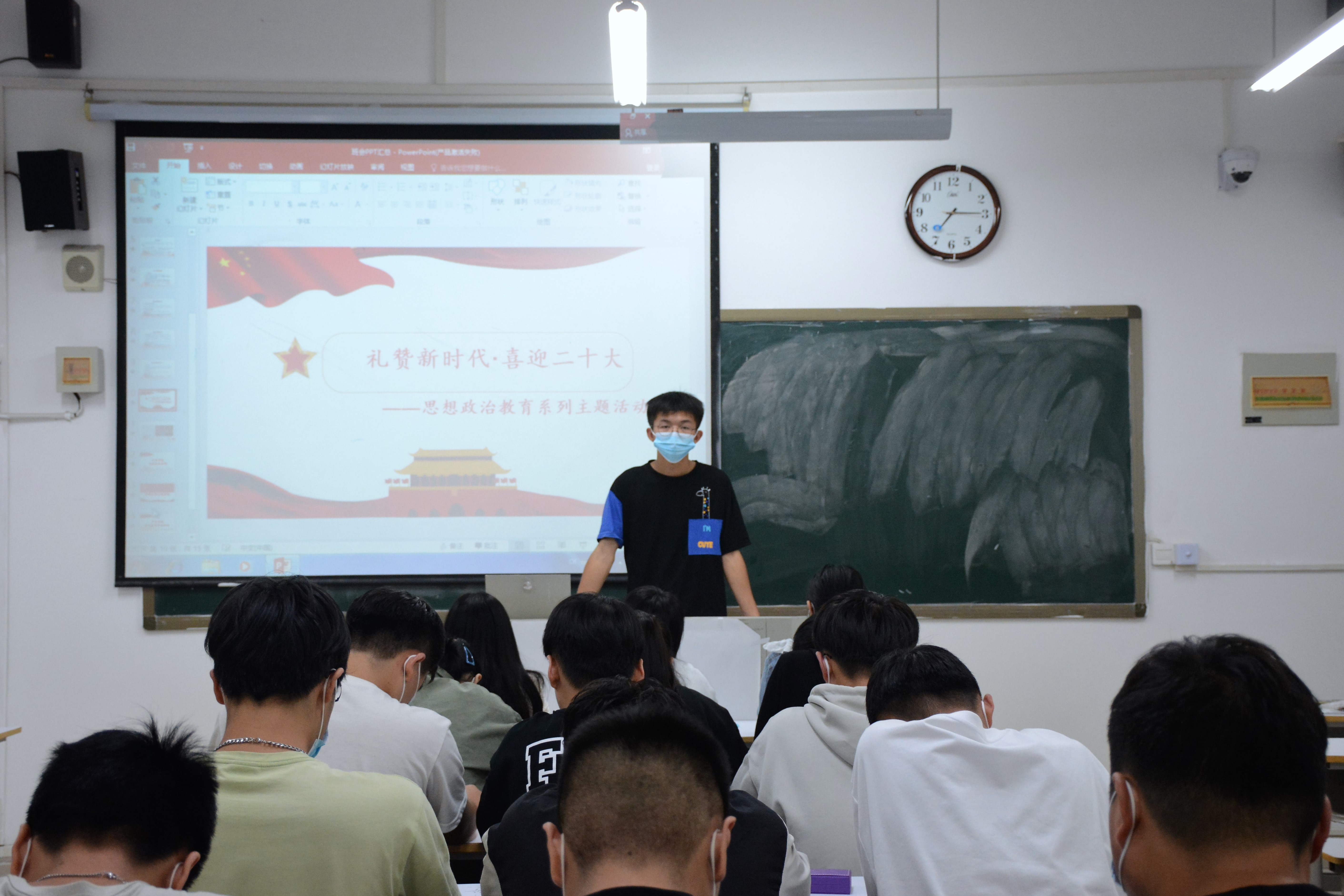 学生思想政治教育形式多样.jpg