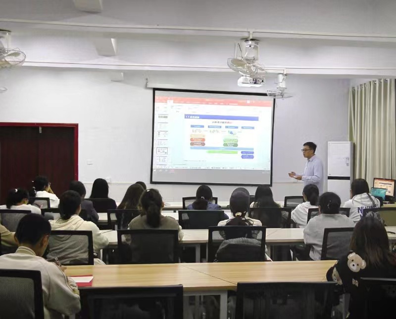 青年博士论坛---翘孢霉属真菌XL029中新颖结构天然产物的发现及聚酮杂萜emerones生物合成研究