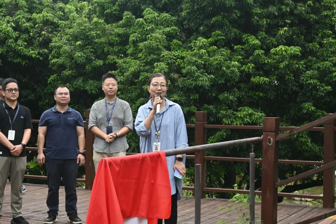 总务与空间办公室主任徐璐老师鼓励同学们为建设最美校园贡献力量.jpg