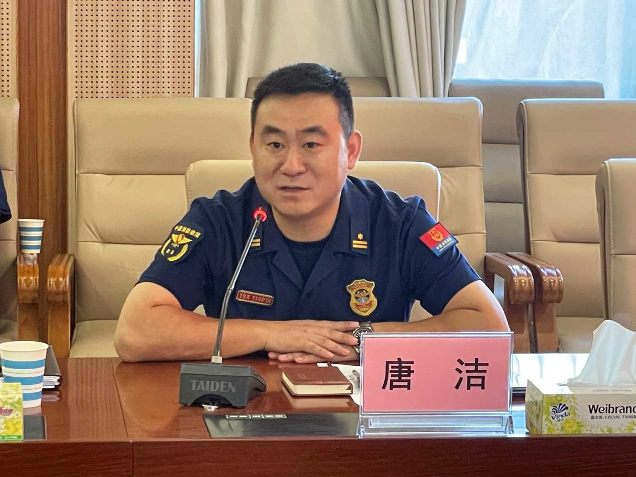 会上,保卫处处长陈伟业通报了我校2022年更高水平"安全文明校园"创建