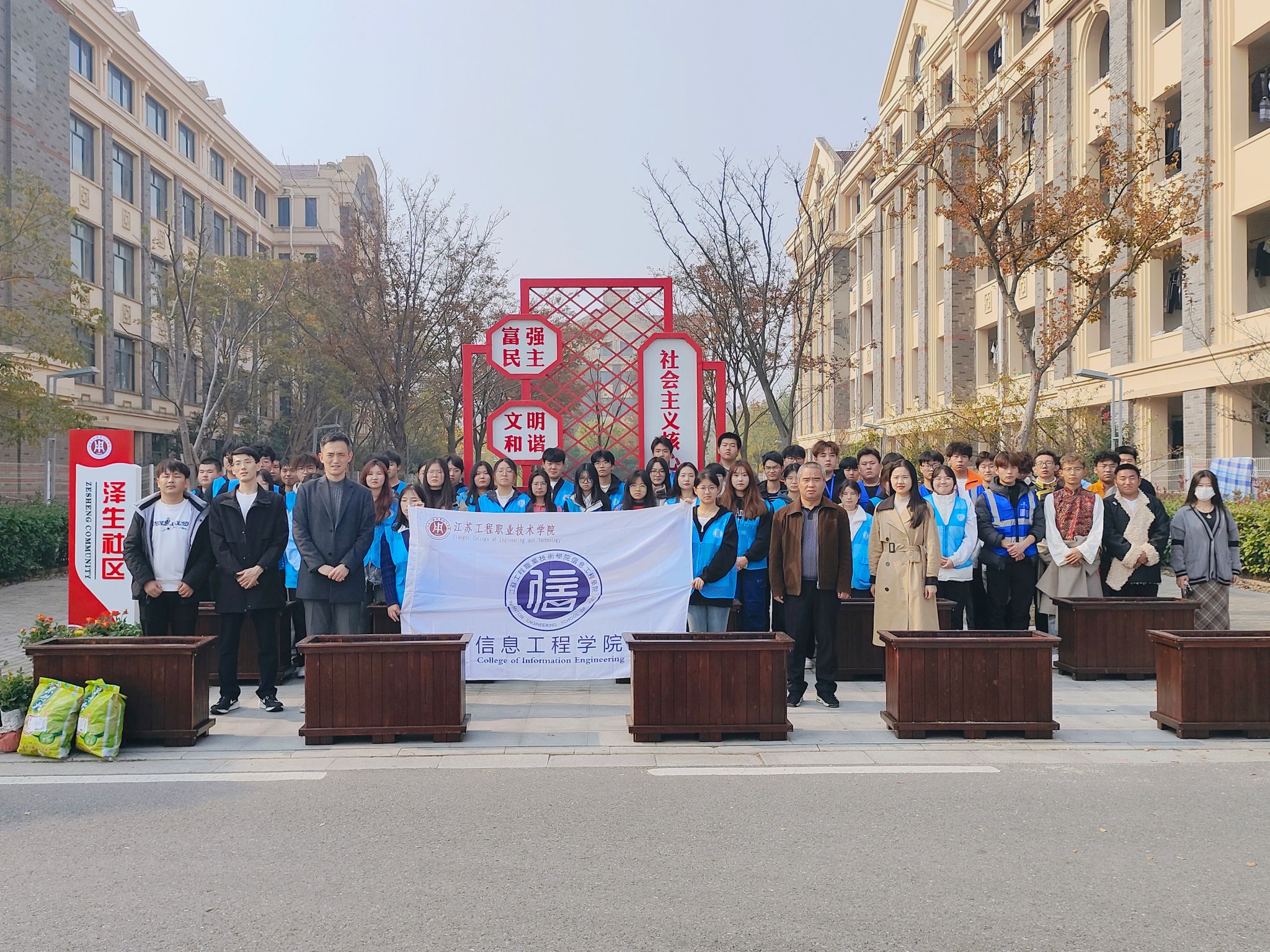 封面2.jpg 封面2.jpg