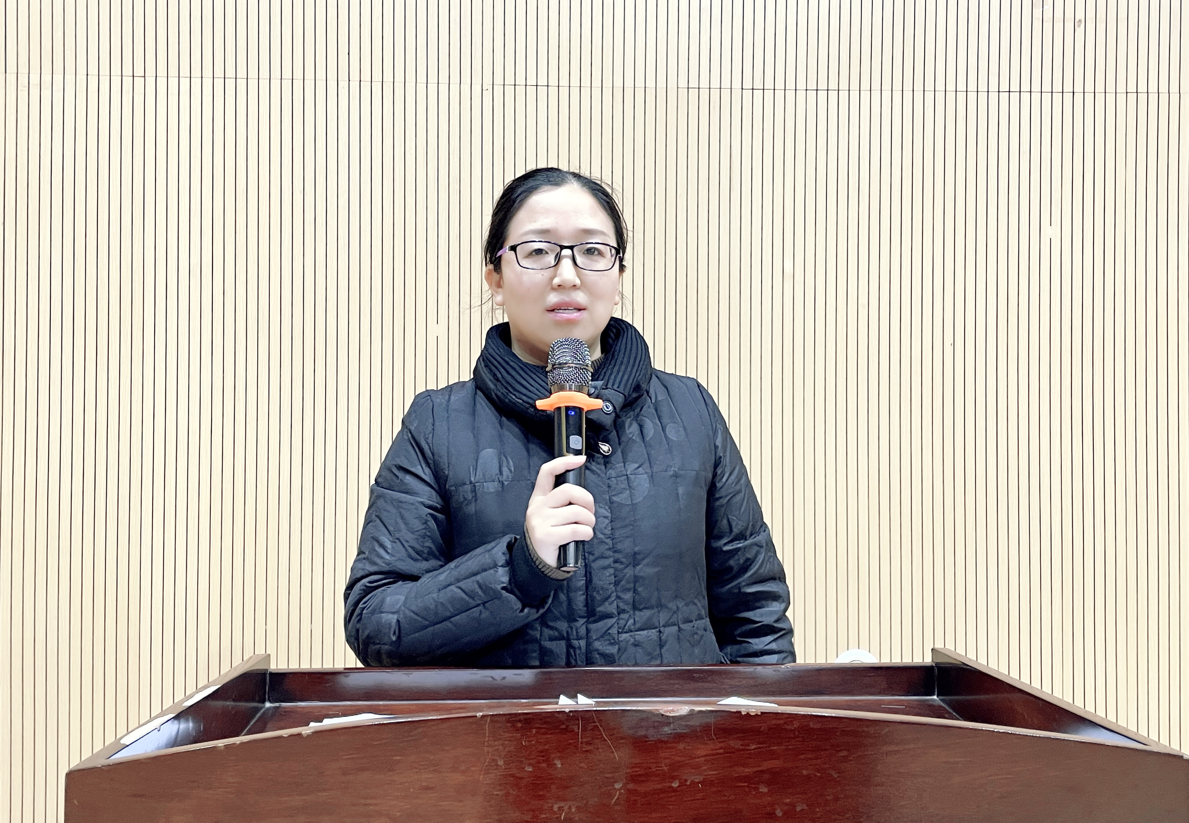 3.曹处长宣读文件.jpg