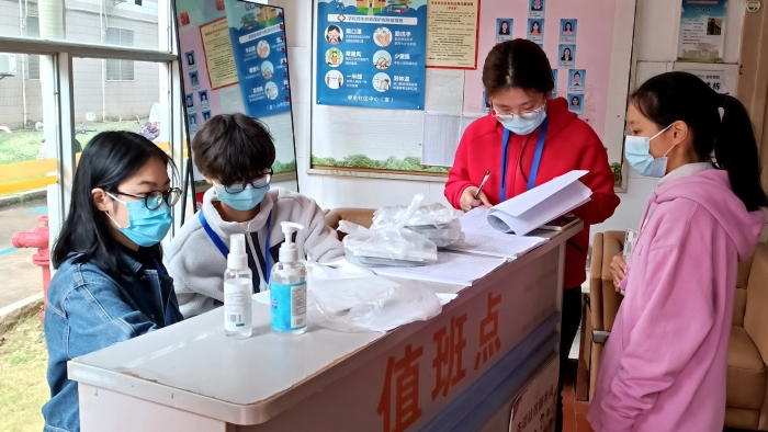3 楼栋学生党员参加疫情防控志愿服务活动
