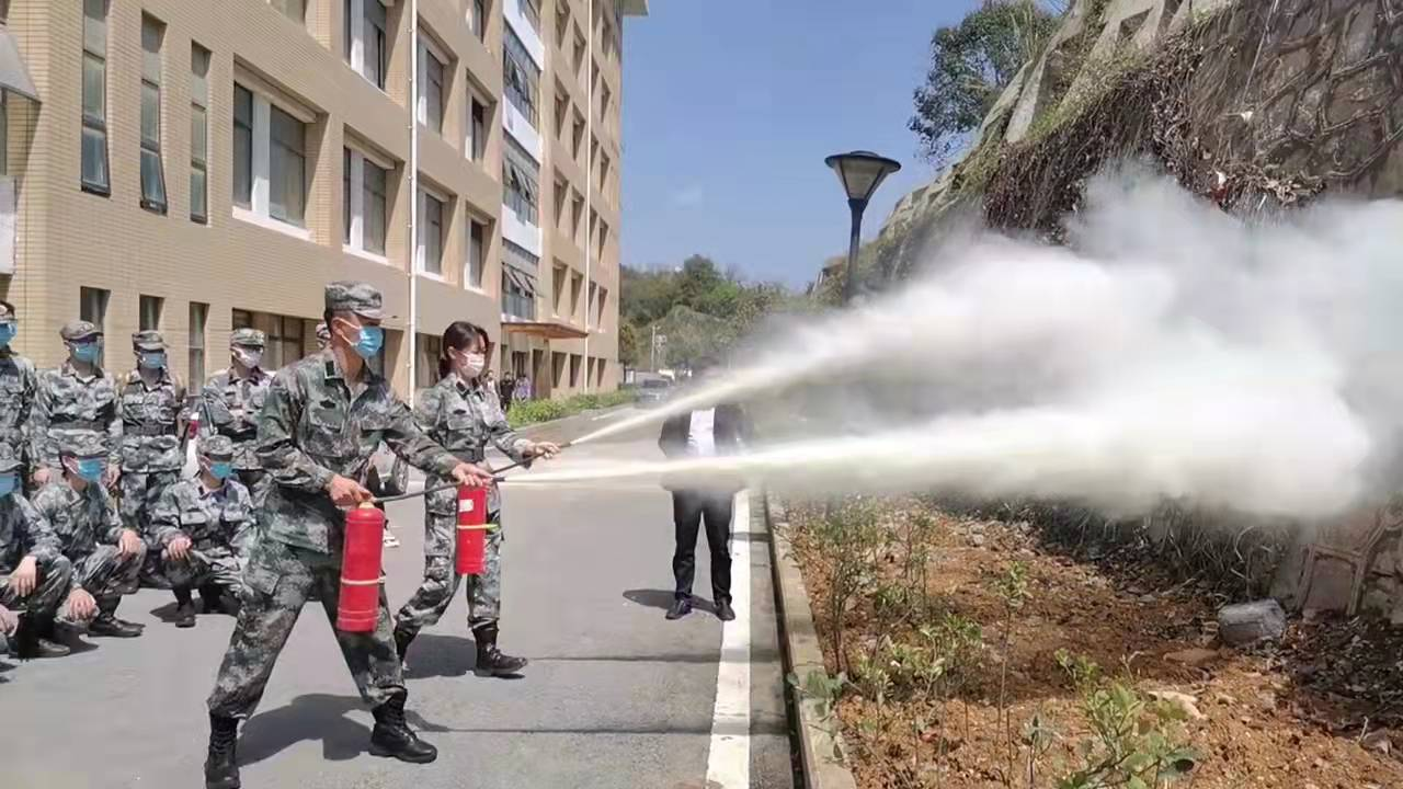 贵州医科大学“一站式”学生社区成立应急小分队.jpg