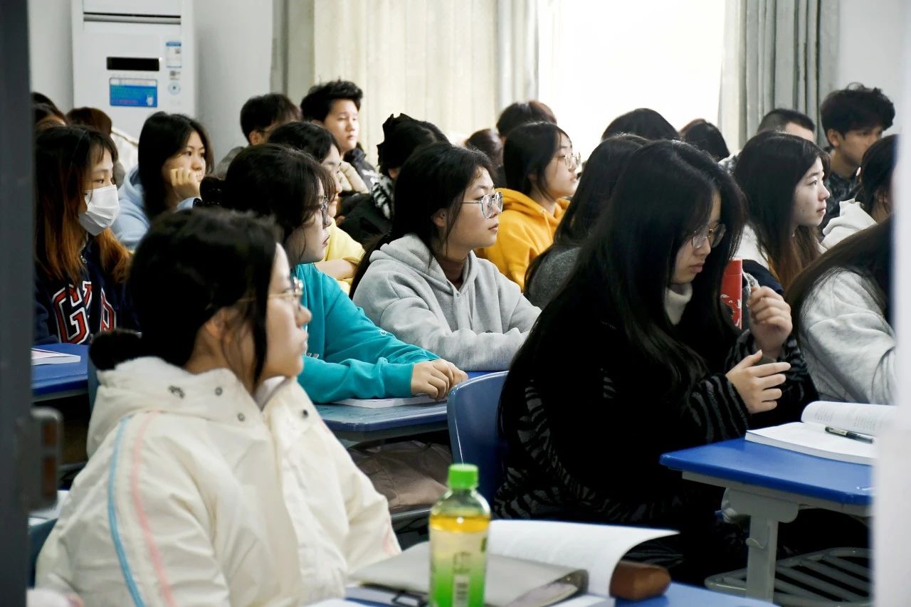 书山有路勤为径，兴才学子以勤为路；奋楫笃行，持之以恒，踔厉奋发，勇往直前奔赴美好的未来。