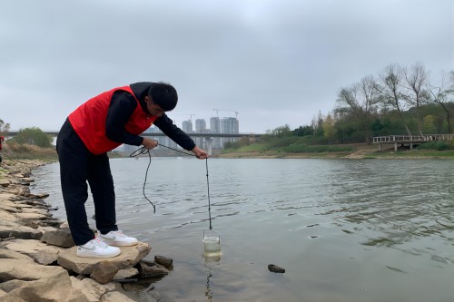 守护水清岸绿，水利青年在行动2.jpg