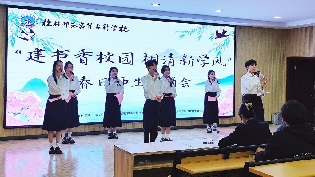 “建书香校园 树清新学风”春日师生朗诵会现场.jpg