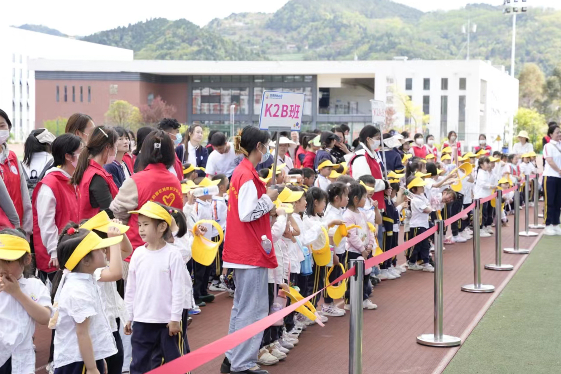 贝德玛幼儿园170余名大(中)班小朋友到我校参加一日研学活动