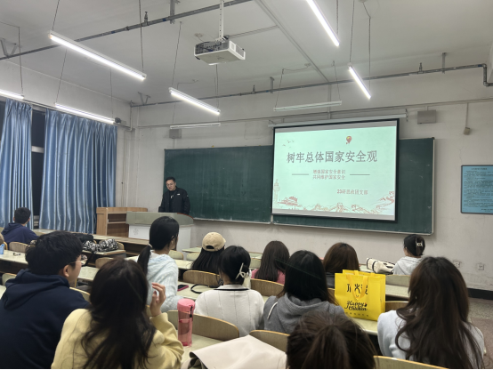 经管学院和马克思主义学院组织开展主题班会12.png