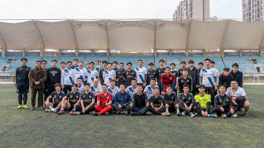 蒲河社区B4公寓组织师生足球友谊赛