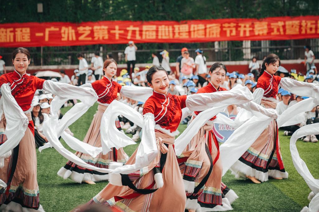图:五山校区开幕式表演气氛热烈2
