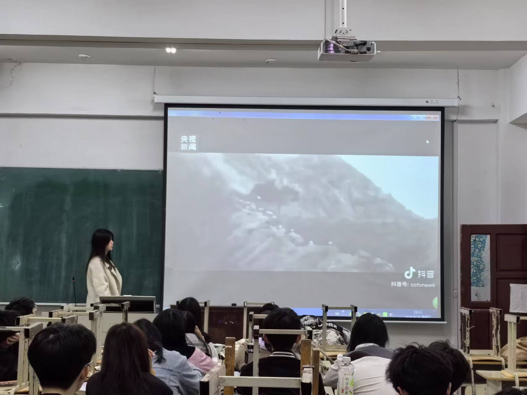 “两强”学生社区驿站｜九号公寓《征途漫漫，精神永恒》学习贯彻党的二十大精神主题宣讲活动（第五期）照片5-1.jpg