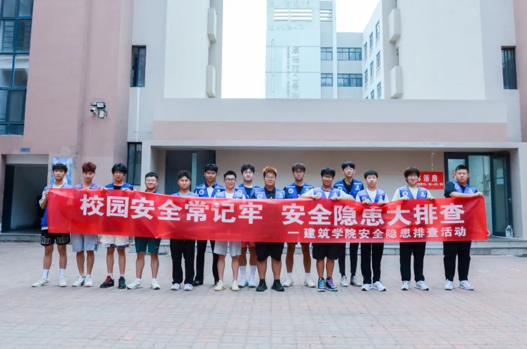 1.学生会代表及各班代表的合影  封面.jpg