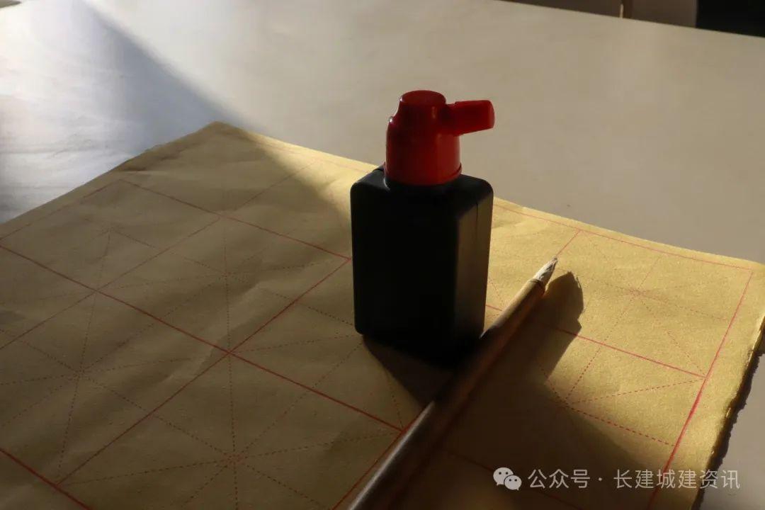 长春建筑学院城建学院开展“沐笔墨之风 书汉字之韵”为主题5.jpeg