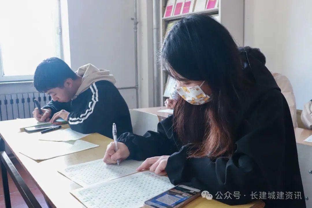 长春建筑学院城建学院开展“沐笔墨之风 书汉字之韵”为主题7.jpeg