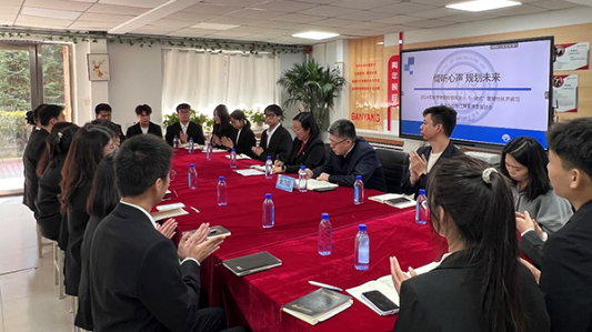 学校开展校领导进社区活动