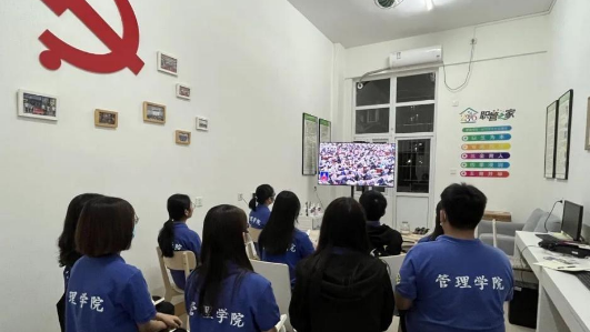 青春逢盛会，履践且致远——团学骨干在社区学习党的二十大精神