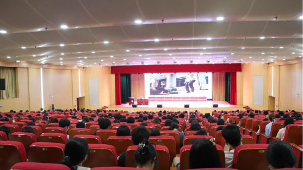 “‘典’亮青春，护航成长”主题普法讲座