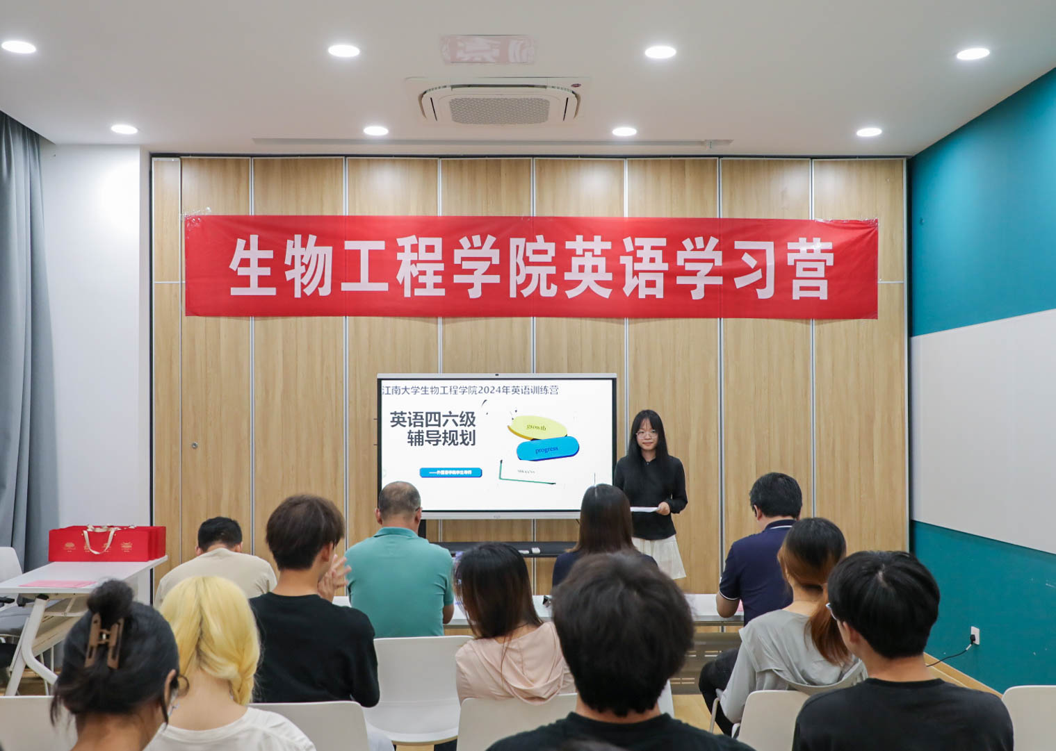 外国语学院学生代表唐娇发言.png 外国语学院学生代表唐娇发言.png