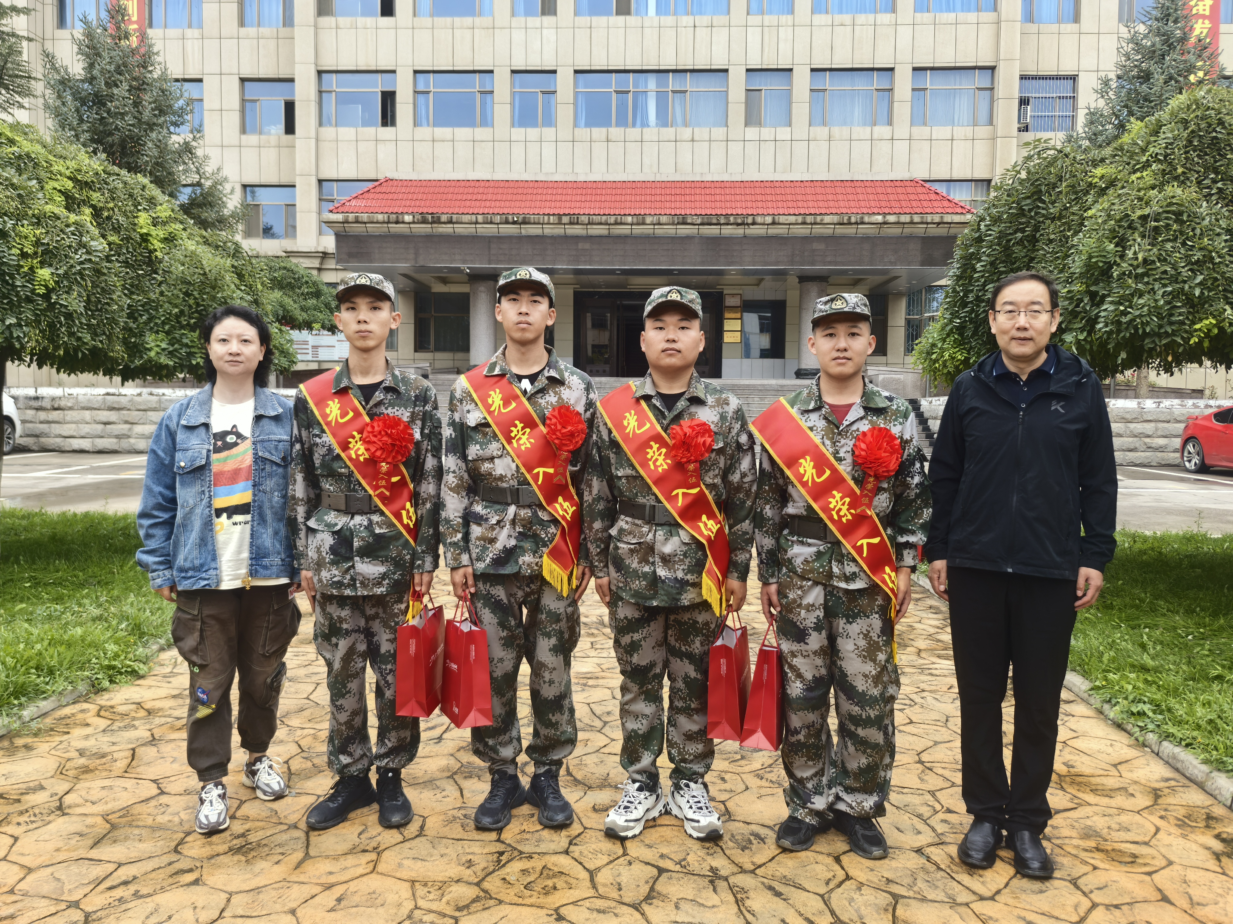 征兵入伍2.jpg 征兵入伍2.jpg