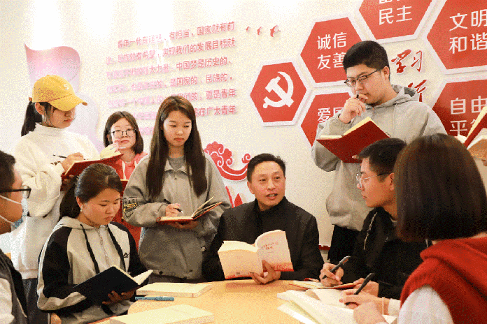 图片1：党建领航铸魂，理想信念教育