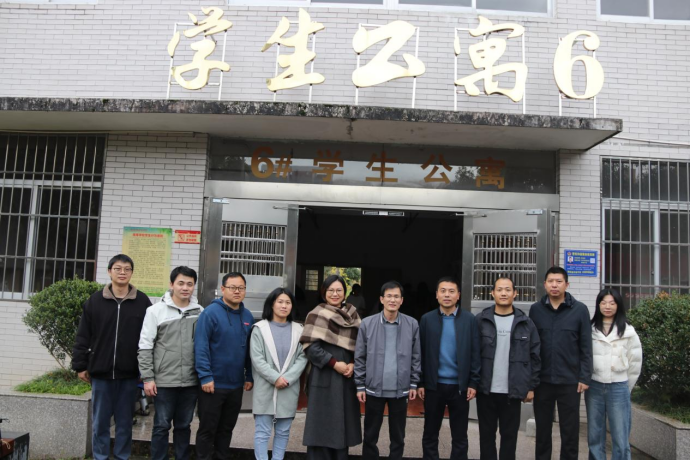 党建引领守初心 护航青春筑平安——学生工作部与安全保卫处联合党支部开展宿舍安全卫生巡查主题党日活动